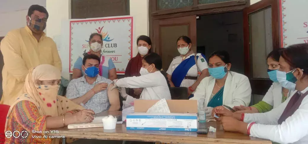 आओ टीका लगवाओ और जाओ, नवीन मंडी पर ऐसे हुआ टीकाकरण आओ टीका लगवाओ और जाओ, नवीन मंडी पर ऐसे हुआ टीकाकरण