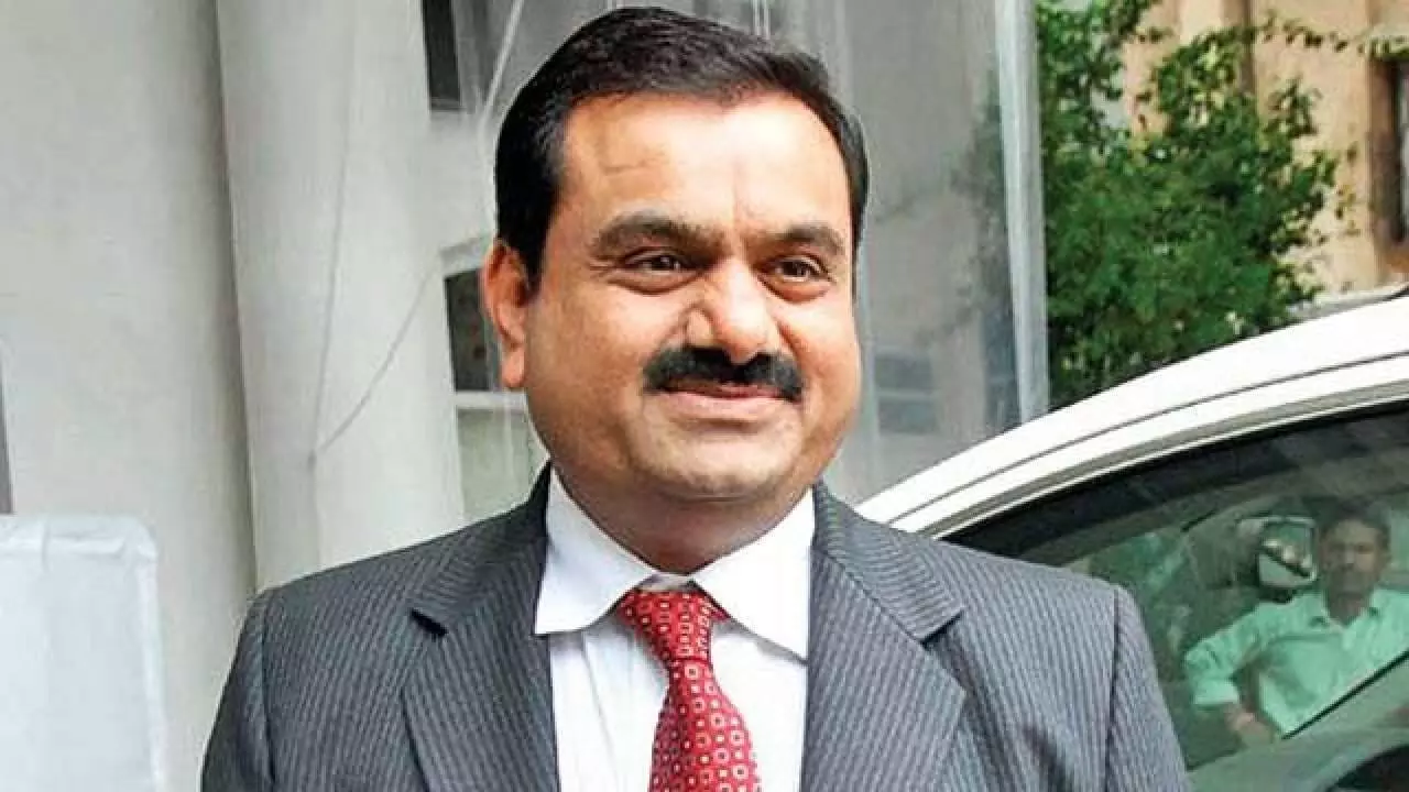 अडानी ग्रुप में 43 हजार करोड़ निवेश करने वाली कंपनियों के खाते फ्रीज अडानी ग्रुप में 43 हजार करोड़ निवेश करने वाली कंपनियों के खाते फ्रीज