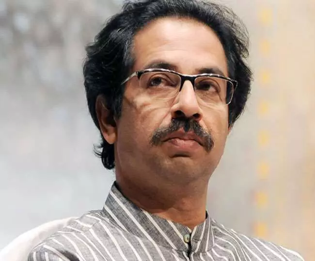 कांग्रेस पर बरसे ठाकरे : अकेले लडने वालों को लोग जूतों से पीटेंगे कांग्रेस पर बरसे ठाकरे : अकेले लडने वालों को लोग जूतों से पीटेंगे