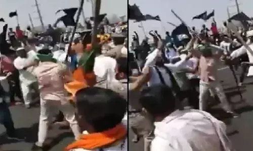 गाजीपुर बाॅर्डर पर भाजपा समर्थकों से जमकर मारपीट, गाड़ियों में तोड़फोड़ गाजीपुर बाॅर्डर पर भाजपा समर्थकों से जमकर मारपीट, गाड़ियों में तोड़फोड़