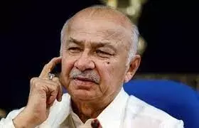 अब नाराज सुशील शिंदे ने कहा पार्टी अपनी विचारधारा से भटक गई कांग्रेस