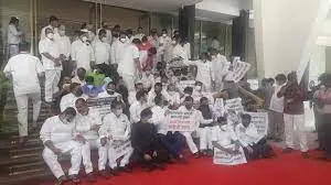 महाराष्ट्र में भाजपा विधायकों ने की समानांतर विधानसभा की बैठक