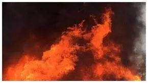 कपड़ा फैक्ट्री में भीषण आग से 52 लोगों की दर्दनाक मौत कपड़ा फैक्ट्री में भीषण आग से 52 लोगों की दर्दनाक मौत