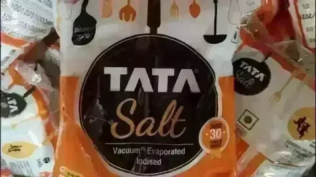 टाटा के नाम से नकली नमक बना रही फैक्ट्री पकड़ी टाटा के नाम से नकली नमक बना रही फैक्ट्री पकड़ी