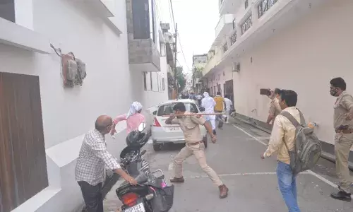 प्रदूषण विभाग में जबरन कब्जा व मारपीट पर पुलिस ने किया लाठीचार्ज प्रदूषण विभाग में जबरन कब्जा व मारपीट पर पुलिस ने किया लाठीचार्ज