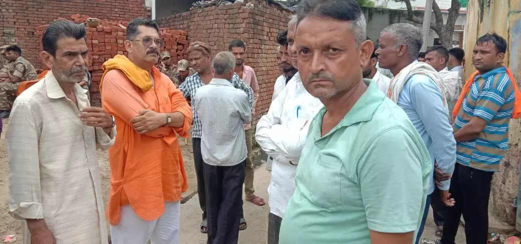 श्याम सिंह के परिजनों से मिले बिट्टू सिखेडा, पुलिस को चेताया श्याम सिंह के परिजनों से मिले बिट्टू सिखेडा, पुलिस को चेताया