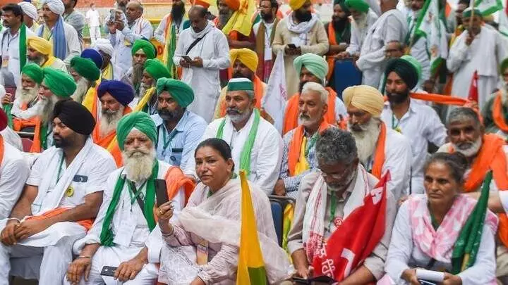 किसान संसद में दूसरे दिन मांगी एम एस पी की गारंटी किसान संसद में दूसरे दिन मांगी एम एस पी की गारंटी