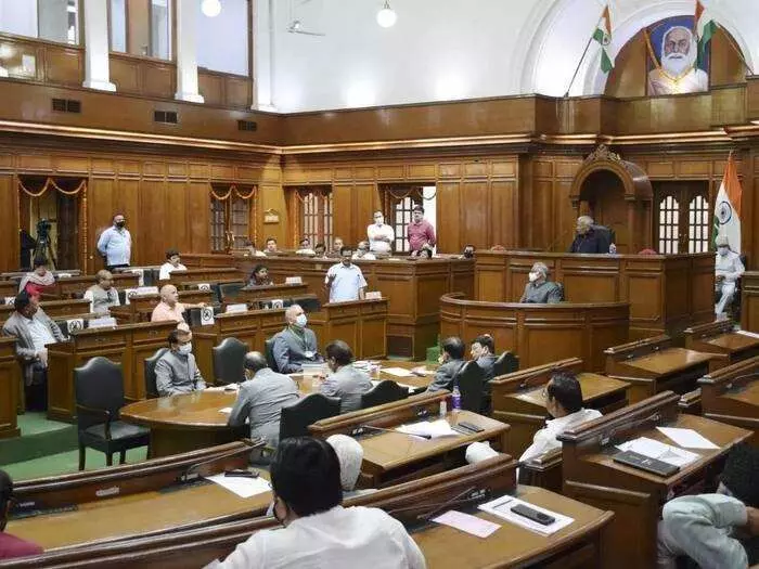 दिल्ली में विधायकों की कमाई दोगुनी करने का प्रस्ताव कैबिनेट में पास दिल्ली में विधायकों की कमाई दोगुनी करने का प्रस्ताव कैबिनेट में पास