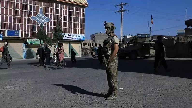 भीषण जंग के बीच अफगानिस्तान की सडकों पर लाशों के अंबार