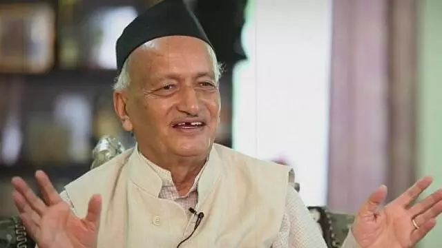 शिवसेना ने महाराष्ट्र में गवर्नर पर आरएसएस के लिए काम करने का आरोप जडा शिवसेना ने महाराष्ट्र में गवर्नर पर आरएसएस के लिए काम करने का आरोप जडा