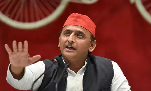 कौन बड़ा हिंदू पर योगी और अखिलेश में जुबानी जंग कौन बड़ा हिंदू पर योगी और अखिलेश में जुबानी जंग