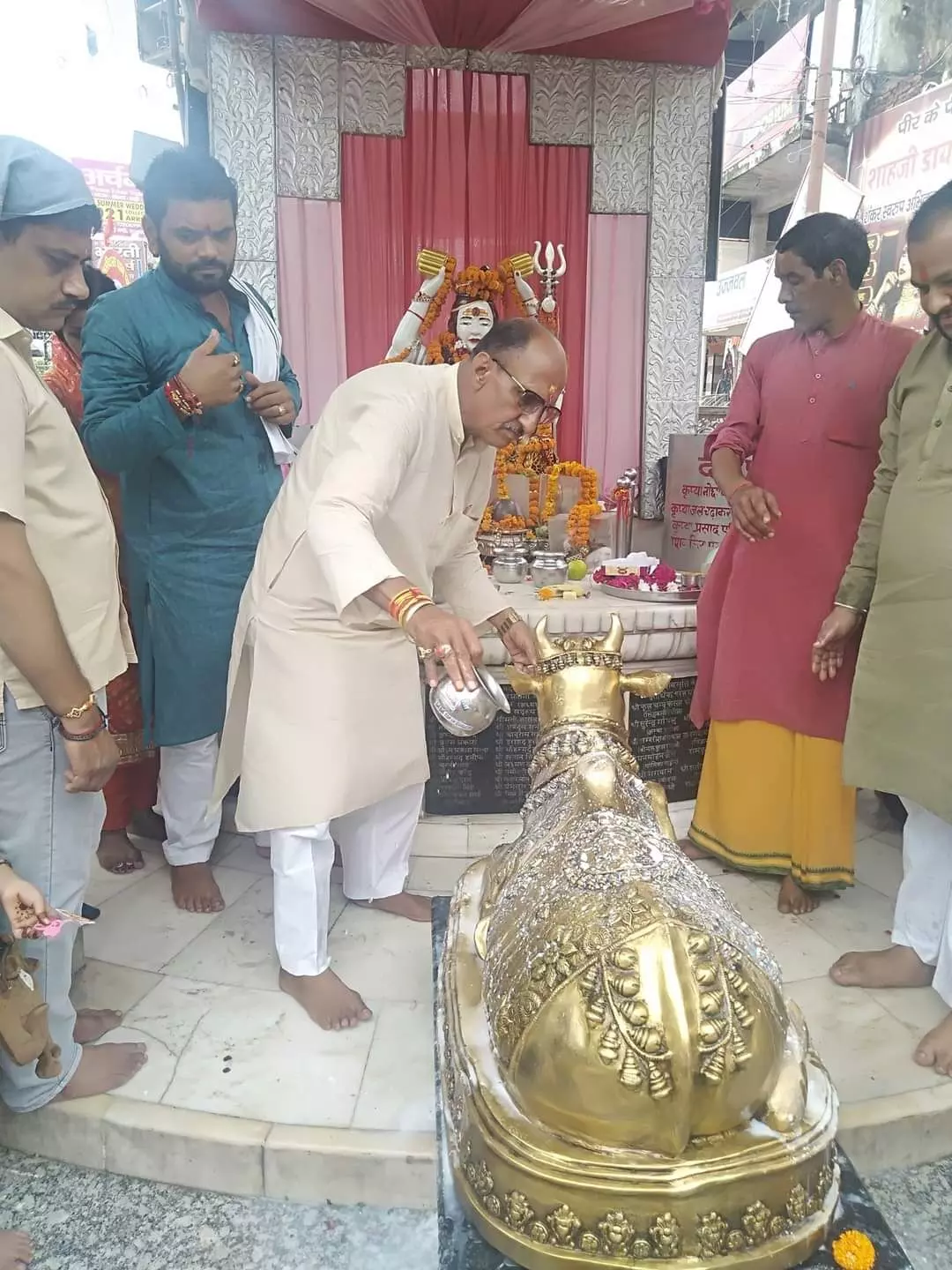 शिव चौक पर भगवान नंदीश्वर की स्थापना शिव चौक पर भगवान नंदीश्वर की स्थापना