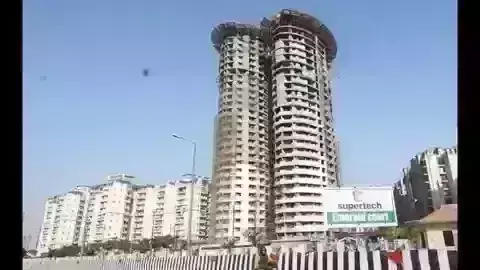 दो सौ करोड़ के 33 मंजिला टावर्स को गिराने का खर्च भी करोड़ों में दो सौ करोड़ के 33 मंजिला टावर्स को गिराने का खर्च भी करोड़ों में