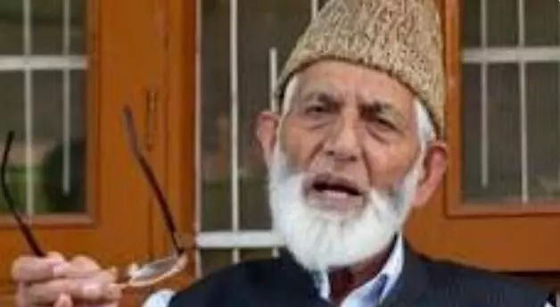 अलगाववादी नेता अली शाह गिलानी के निधन पर पाकिस्तान में झंडा झुका अलगाववादी नेता अली शाह गिलानी के निधन पर पाकिस्तान में झंडा झुका