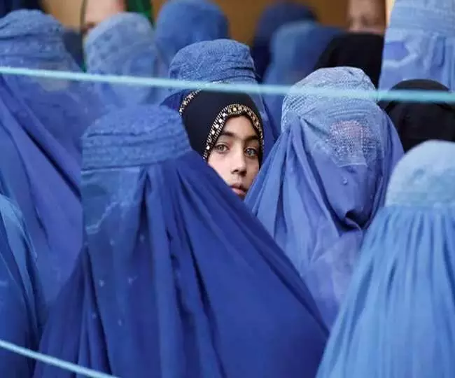 अफगानिस्तान में केवल हिजाब पहनने वाली महिलाओं को मिलेगी नौकरी
