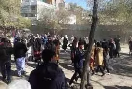 काबुल में पाकिस्तान मुर्दाबाद के नारे, महिलाओं पर तालिबान ने की फायरिंग काबुल में पाकिस्तान मुर्दाबाद के नारे, महिलाओं पर तालिबान ने की फायरिंग