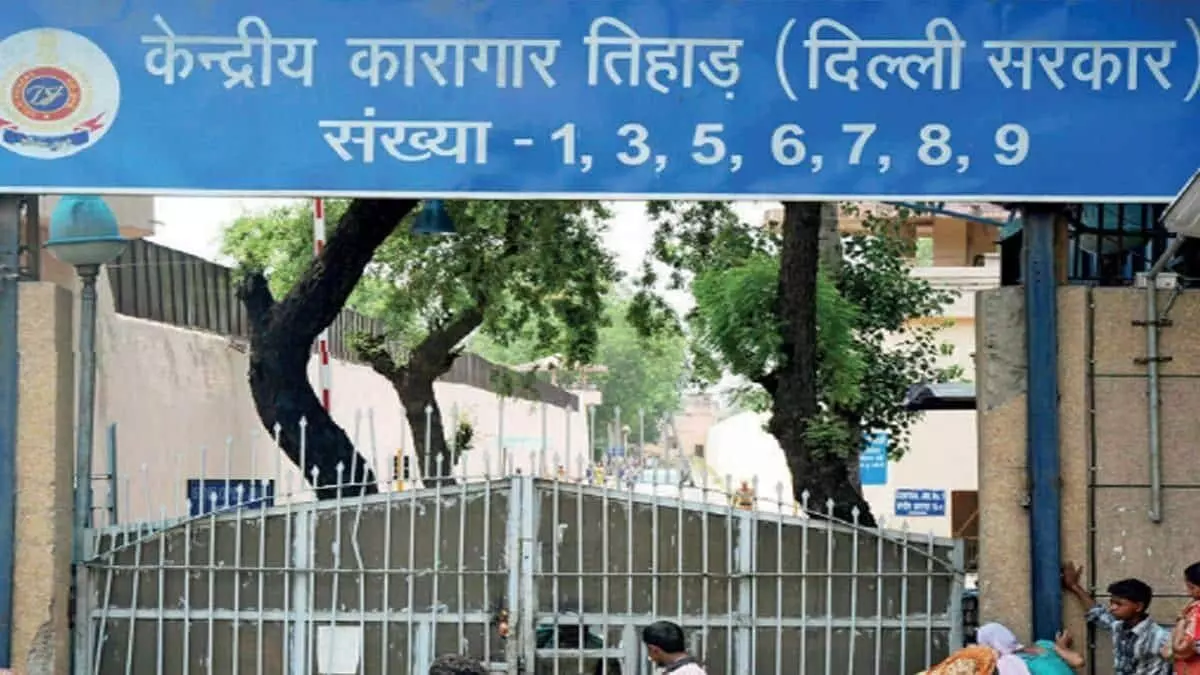तिहाड़ जेल में कैदियों के बीच हुई खूनी झड़प, चाकू से किए कई वार, तीन कैदी घायल तिहाड़ जेल में कैदियों के बीच हुई खूनी झड़प, चाकू से किए कई वार, तीन कैदी घायल