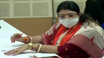 दीदी के मुकाबले भाजपा उम्मीदवार प्रियंका टिबरेवाल ने भवानीपुर सीट के लिए किया नामांकन दीदी के मुकाबले भाजपा उम्मीदवार प्रियंका टिबरेवाल ने भवानीपुर सीट के लिए किया नामांकन