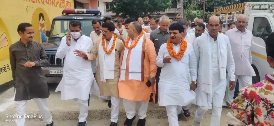 गांव रामपुर में जिला पंचायत अध्यक्ष डा. वीरपाल निर्वाल का स्वागत गांव रामपुर में जिला पंचायत अध्यक्ष डा. वीरपाल निर्वाल का स्वागत