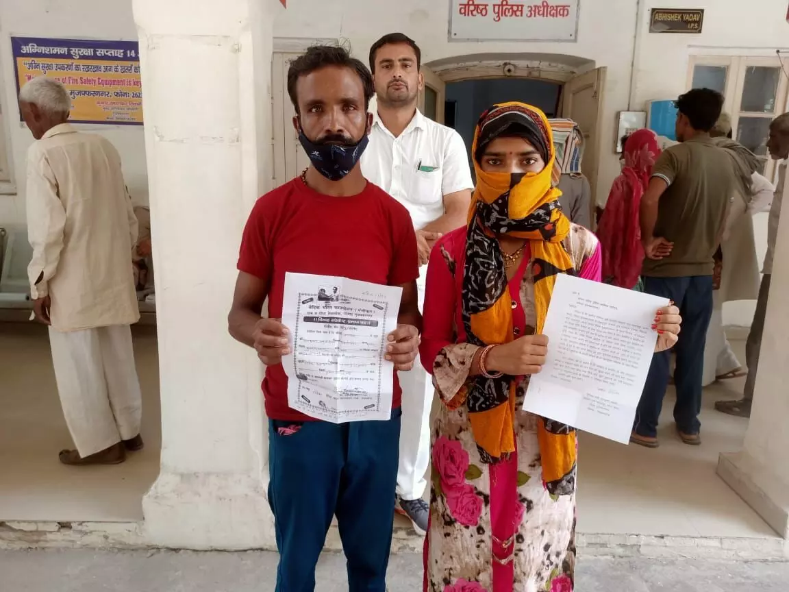 प्रेमी युगल ने पुलिस से मांगी सुरक्षा प्रेमी युगल ने पुलिस से मांगी सुरक्षा
