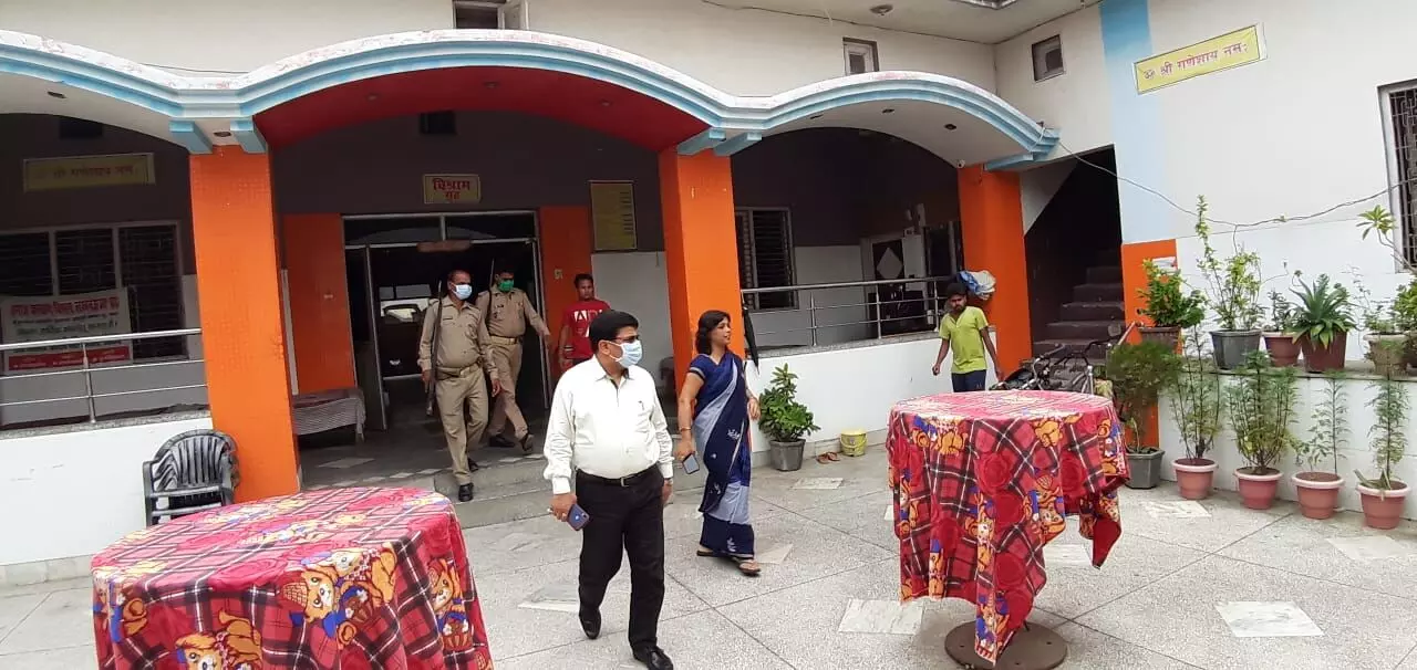 एसडीएम ने किया वृद्धा आश्रम की स्थिति का निरीक्षण एसडीएम ने किया वृद्धा आश्रम की स्थिति का निरीक्षण