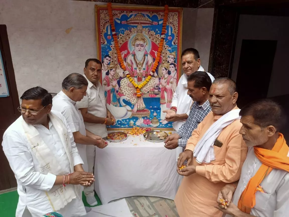 विश्वकर्मा जयंती पर जिले में हुए तमाम आयोजन विश्वकर्मा जयंती पर जिले में हुए तमाम आयोजन