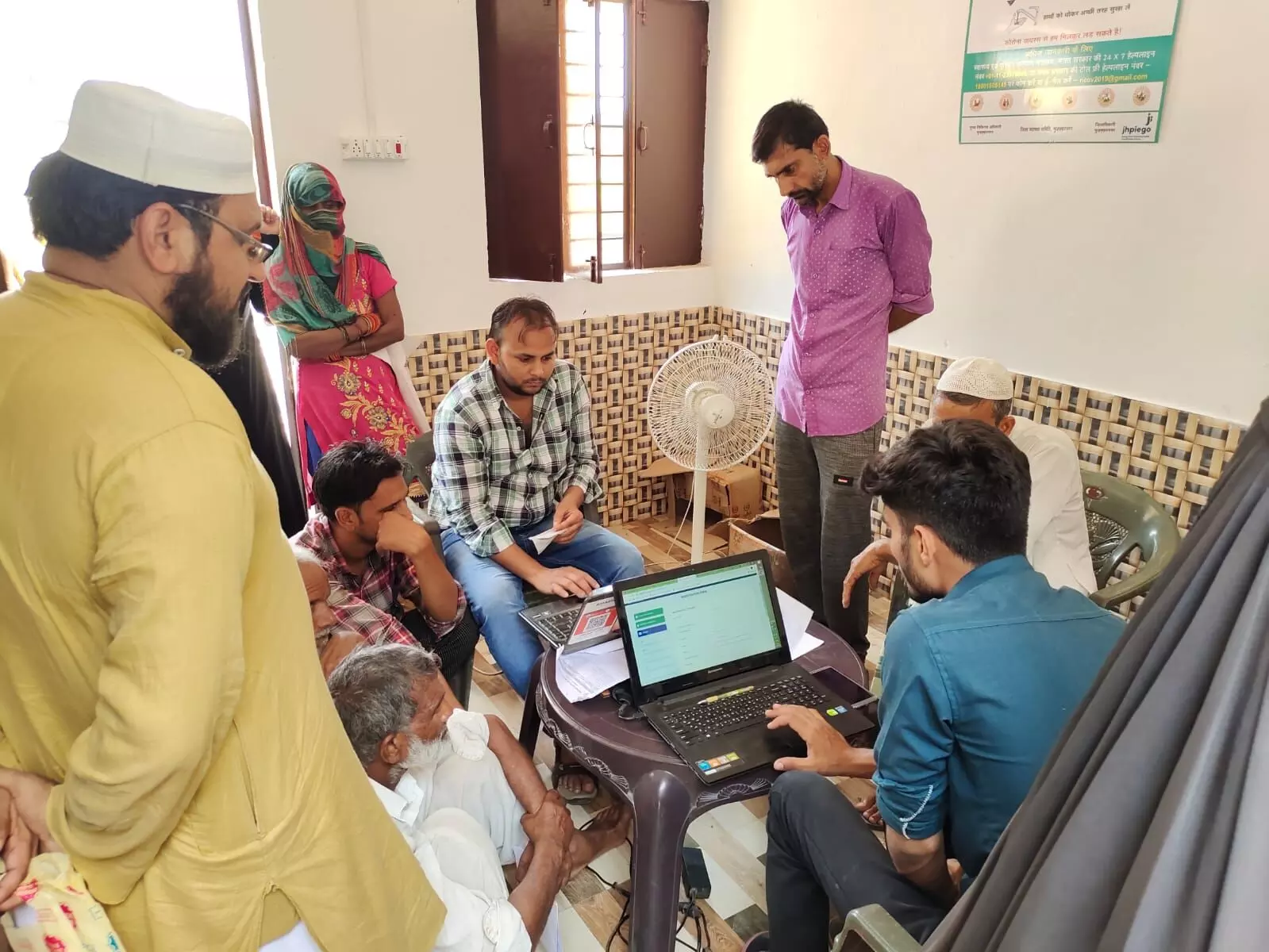 आयुष्मान कार्ड बनवाने के लिए कैपो में लोग उमड़े आयुष्मान कार्ड बनवाने के लिए कैपो में लोग उमड़े
