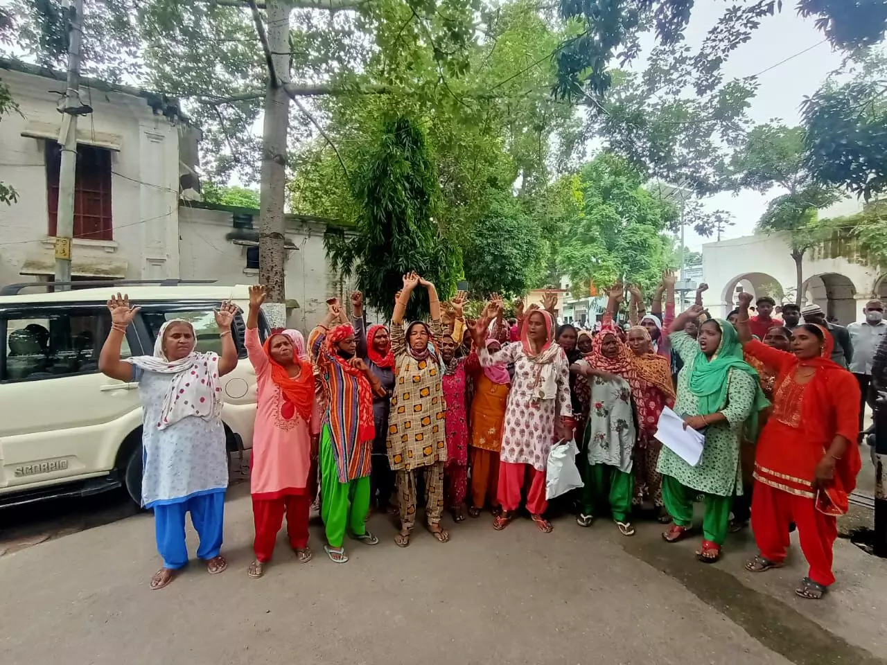 मनरेगा श्रमिकों कोेेेेेेेेेेेेेेेेेेेे दो साल से नहीं मिली मजदूरी मनरेगा श्रमिकों कोेेेेेेेेेेेेेेेेेेेे दो साल से नहीं मिली मजदूरी