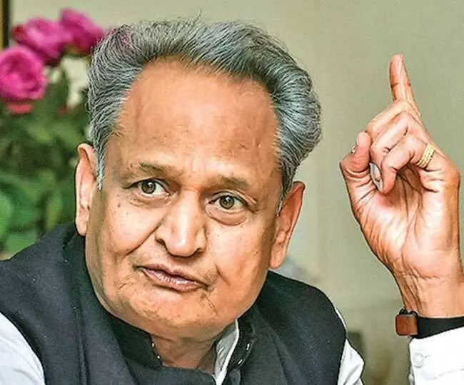 अशोक गहलोत के ओएसडी के इस्तीफे से सियासत गर्म अशोक गहलोत के ओएसडी के इस्तीफे से सियासत गर्म