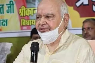 कम कपड़े पहनने से महान बना जाता तो राखी सावंत महान होती कम कपड़े पहनने से महान बना जाता तो राखी सावंत महान होती