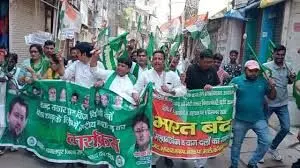 किसानों के बंद में सड़क और रेल सेवा प्रभावित, कई ट्रेनें रद्द किसानों के बंद में सड़क और रेल सेवा प्रभावित, कई ट्रेनें रद्द