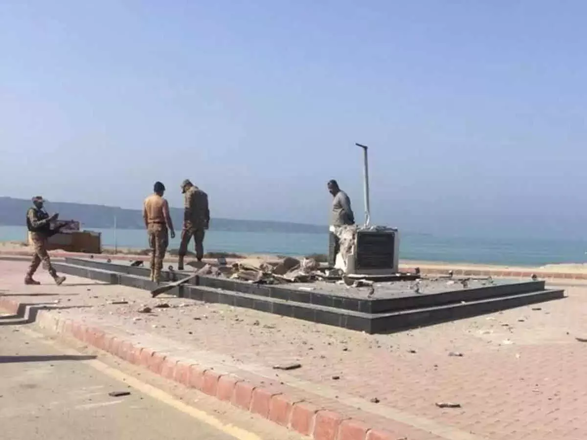 पाकिस्तान में जिन्ना की प्रतिमा को बम से उड़ाया