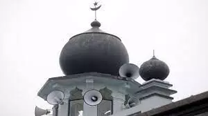 फ्रांस में 6 मस्जिदें और 10 संगठन बंदी के आदेश