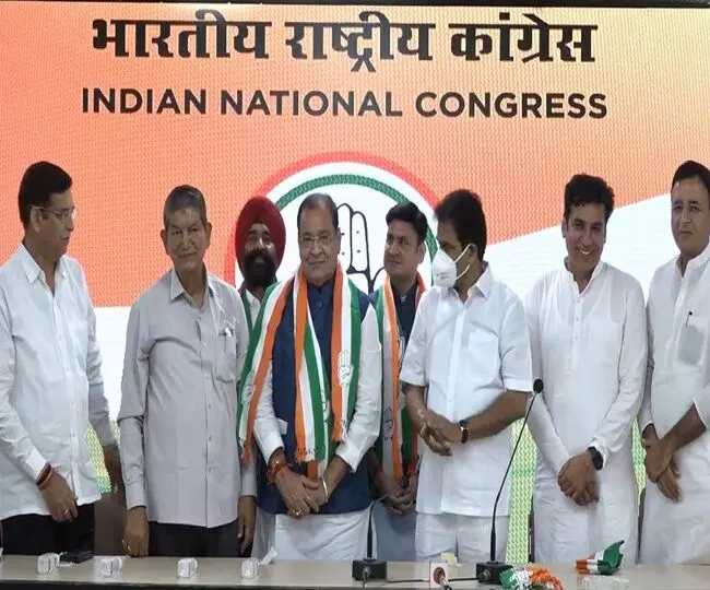 उत्तराखंड मेे भाजपा को तकडा झटका , सरकार में मंत्री यशपाल आर्या व उनके पुत्र विधायक संजीव आर्य कांग्रेस में शामिल उत्तराखंड मेे भाजपा को तकडा झटका , सरकार में मंत्री यशपाल आर्या व उनके पुत्र विधायक संजीव आर्य कांग्रेस में शामिल