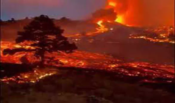 स्पेन ज्वालामुखी विस्फोट: सैंकड़ों लोगों को सुरक्षित स्थानों पर पहुंचाया गया