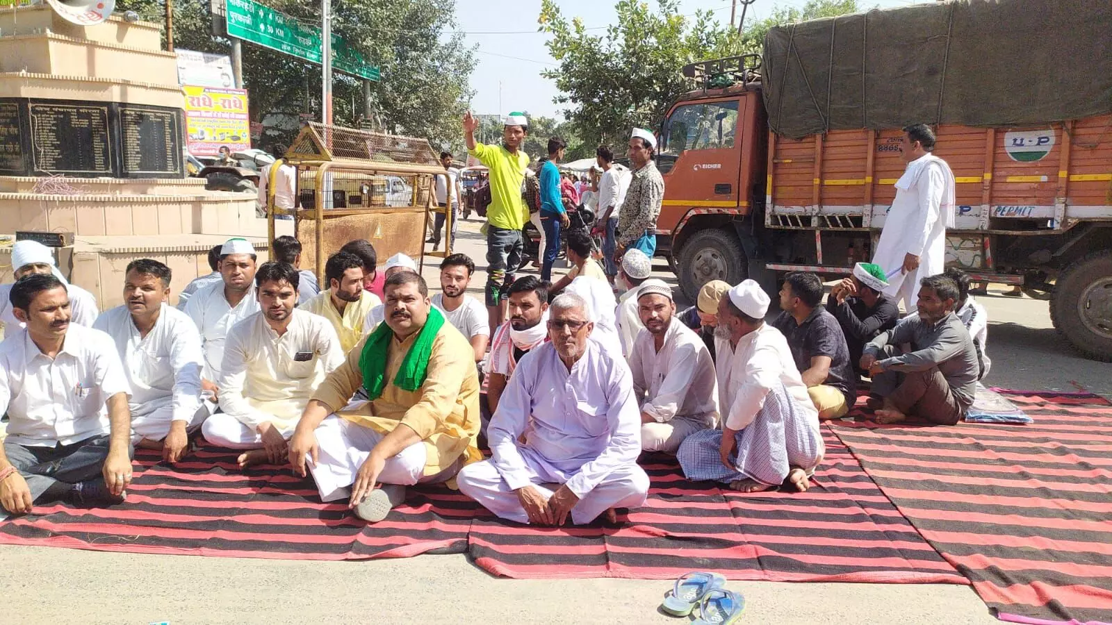 लखीमपुर कांड-मुजफ्फरनगर में किसानों ने किया चक्का जाम