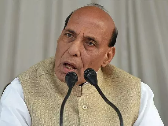 वीर सावरकर महान स्वतंत्रता सेनानी थे, गाँधी जी के कहने पर उन्होने अंग्रेजो के सामने दााखिल की थी दया याचिकाः राजनाथ सिंह वीर सावरकर महान स्वतंत्रता सेनानी थे, गाँधी जी के कहने पर उन्होने अंग्रेजो के सामने दााखिल की थी दया याचिकाः राजनाथ सिंह