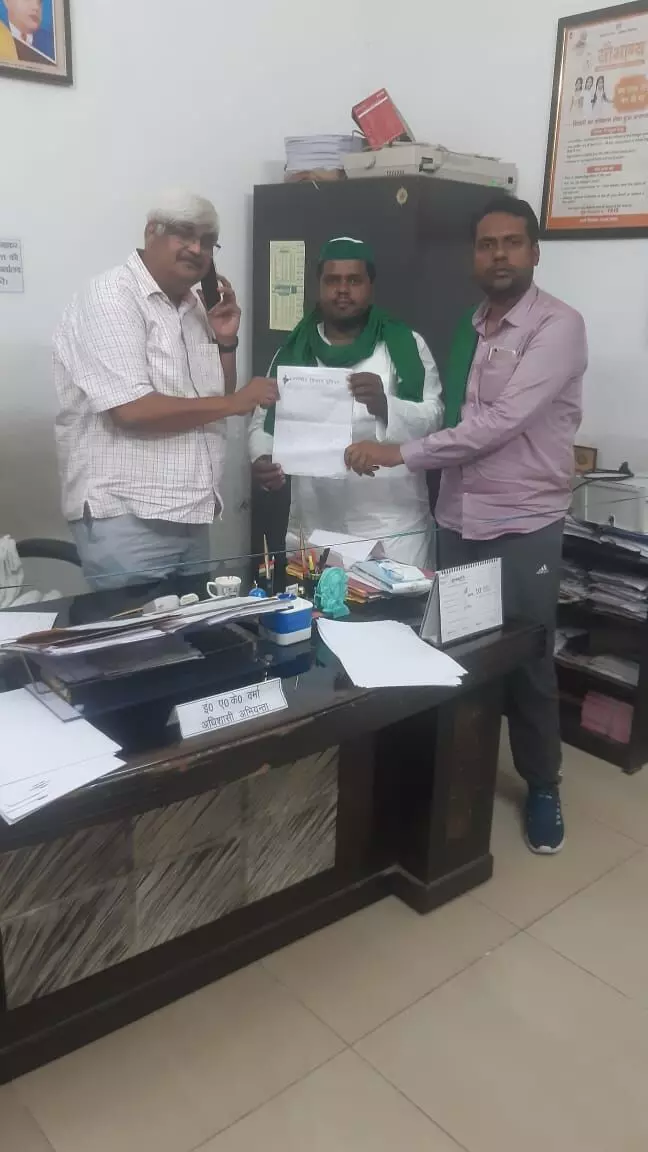 वार्ड 48 के लोगों की समस्याओं को दिया ज्ञापन वार्ड 48 के लोगों की समस्याओं को दिया ज्ञापन