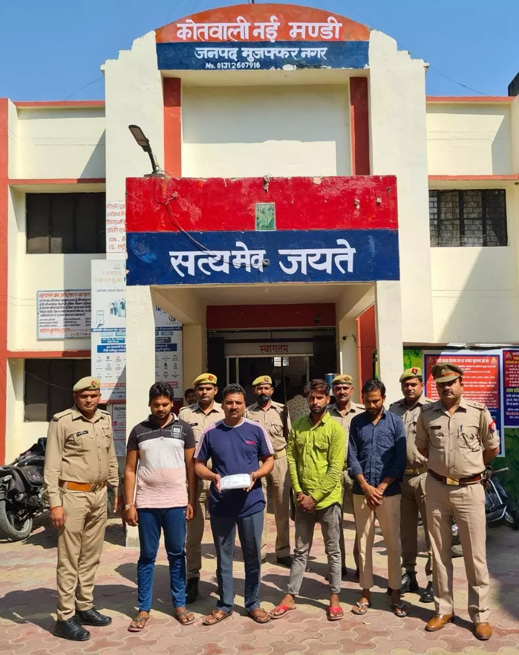 सट्टे की खाईबाड़ी करते 04 जुआरी गिरफ्तार सट्टे की खाईबाड़ी करते 04 जुआरी गिरफ्तार