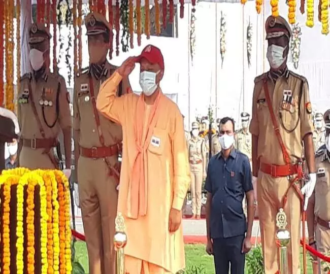 सीएम योगी ने दिया तोहफा- अब आरक्षी को भी मिलेगा मोबाइल फोन भत्ता