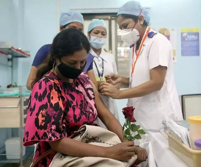 देश में कोविड संक्रमितों की संख्या बढ़ी, कुल 13451 नए मामले सामने आए