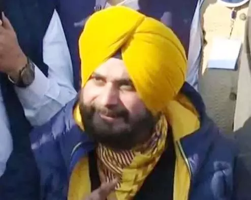 नवजोत सिद्धू ने करतारपुर कॉरिडोर लांघते ही इमरान खान को बताया बड़ा भाई... नवजोत सिद्धू ने करतारपुर कॉरिडोर लांघते ही इमरान खान को बताया बड़ा भाई...