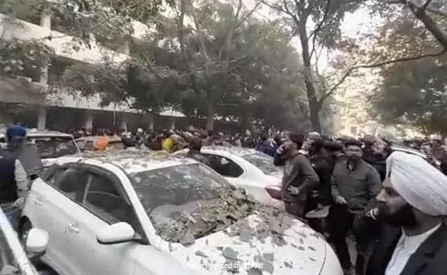लुधियाना कोर्ट परिसर में धमाका, दो की मौत, कई घायल
