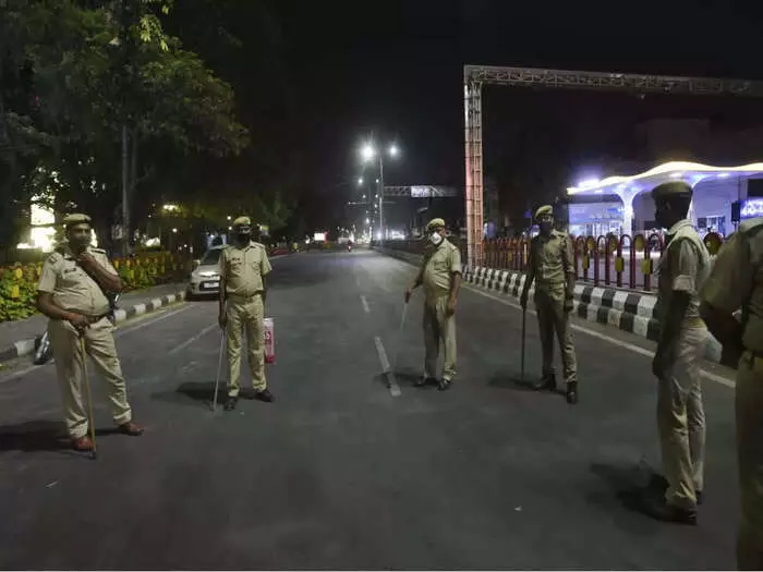 ओमीक्रोन का खतरा- यूपी में 25 दिसंबर से रात का कर्फ्यू लागू