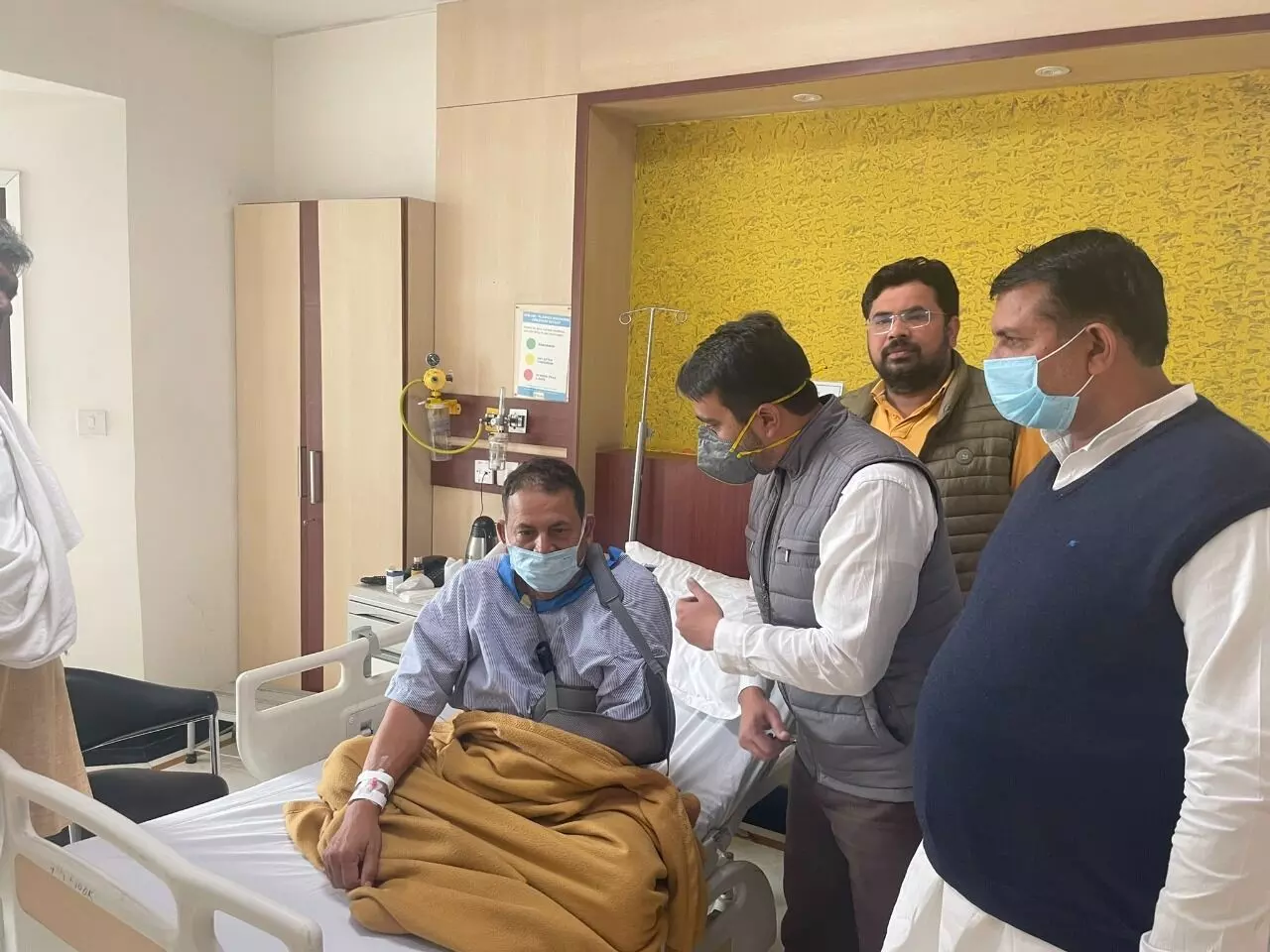 भाकियू अध्यक्ष नरेश टिकैत चोटिल, जयंत पहुंचे अस्पताल भाकियू अध्यक्ष नरेश टिकैत चोटिल, जयंत पहुंचे अस्पताल
