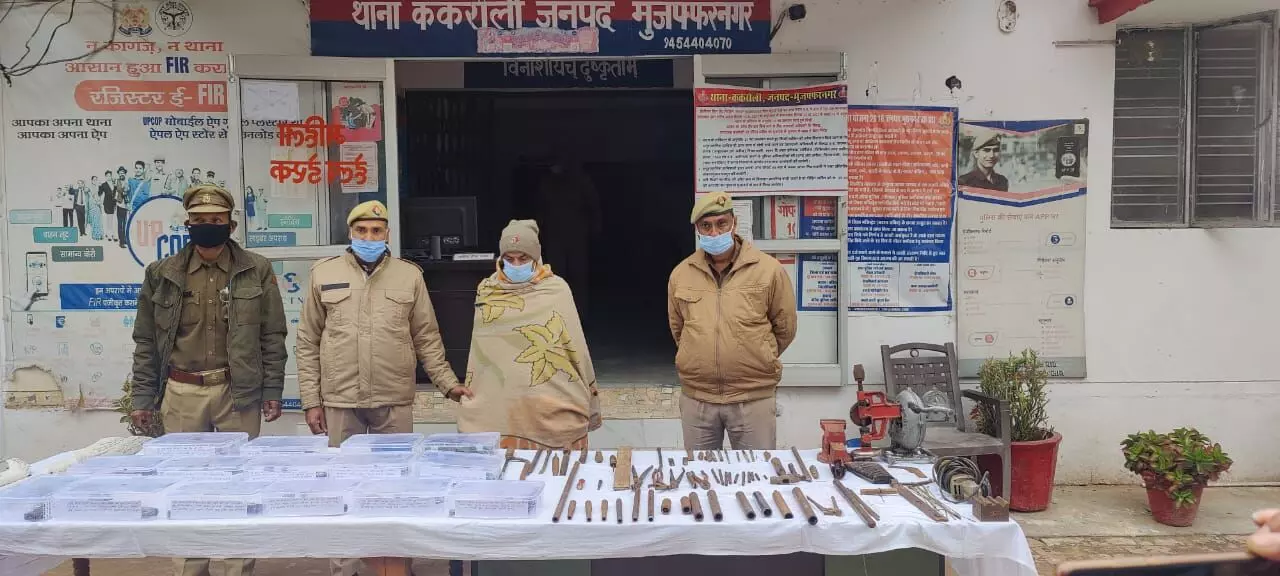 ककरौली में अवैध शस्त्र फैक्ट्री पकड़ी ककरौली में अवैध शस्त्र फैक्ट्री पकड़ी