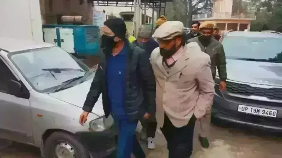 कैराना से गठबंधन प्रत्याशी सपा विधायक नाहिद हसन गिरफ्तार कैराना से गठबंधन प्रत्याशी सपा विधायक नाहिद हसन गिरफ्तार