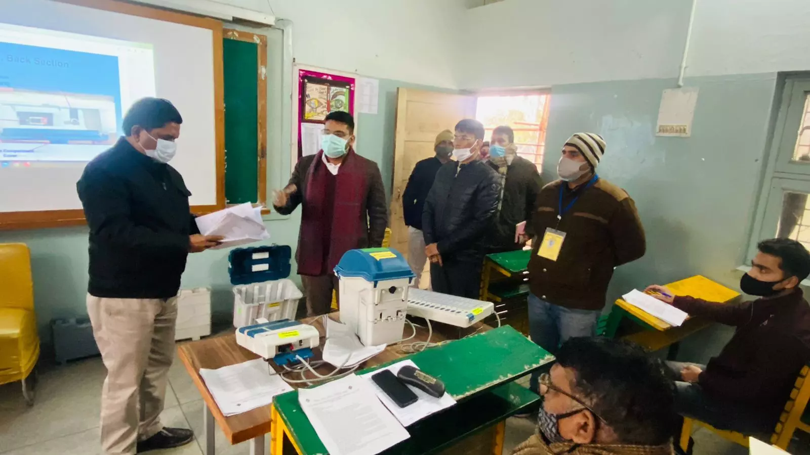 मतदान प्रशिक्षण में गैरहाजिर रहे 111 कार्मिक, रिपोर्ट दर्ज कराने के आदेश मतदान प्रशिक्षण में गैरहाजिर रहे 111 कार्मिक, रिपोर्ट दर्ज कराने के आदेश