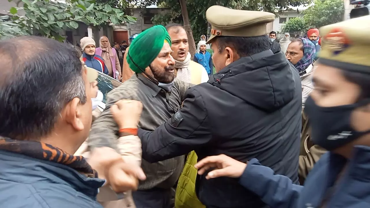 आप प्रत्याशी का नामांकन पत्र निरस्त, आत्मदाह का प्रयास आप प्रत्याशी का नामांकन पत्र निरस्त, आत्मदाह का प्रयास