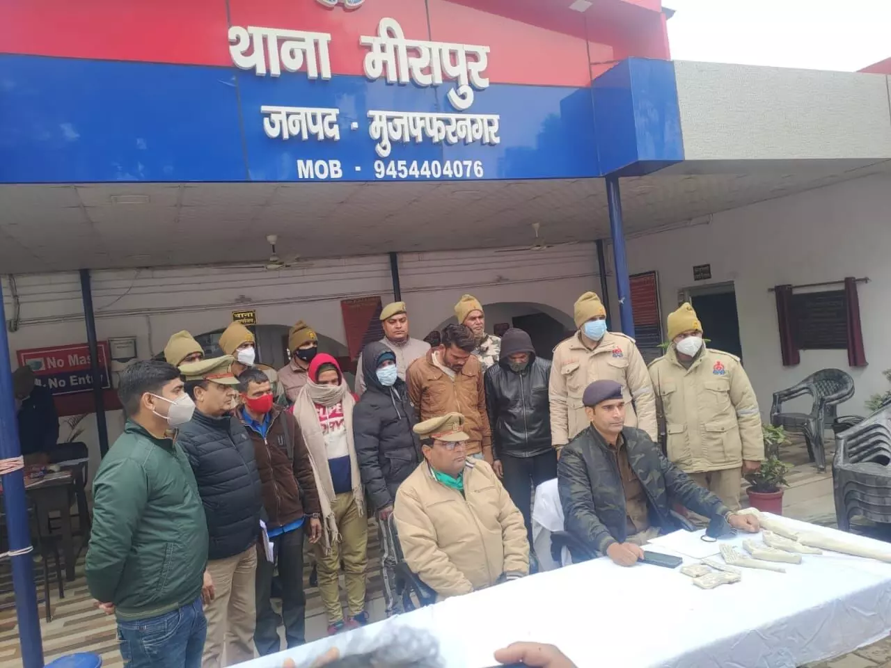 मुजफ्फरनगर-पुलिस ने पकड़े पांच शातिर पशु चोर मुजफ्फरनगर-पुलिस ने पकड़े पांच शातिर पशु चोर